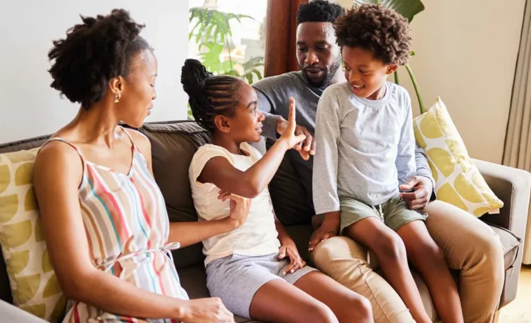 Family Traditions That Strengthen Relationships: Meaningful Ways to Build Lasting Family Bonds