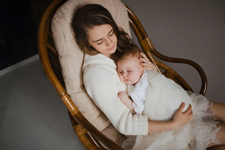Nursing Rocking Chair How to Choose a Comfortable Seat for Feeding and Resting