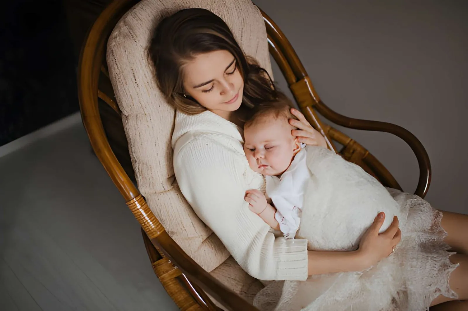 Nursing Rocking Chair How to Choose a Comfortable Seat for Feeding and Resting